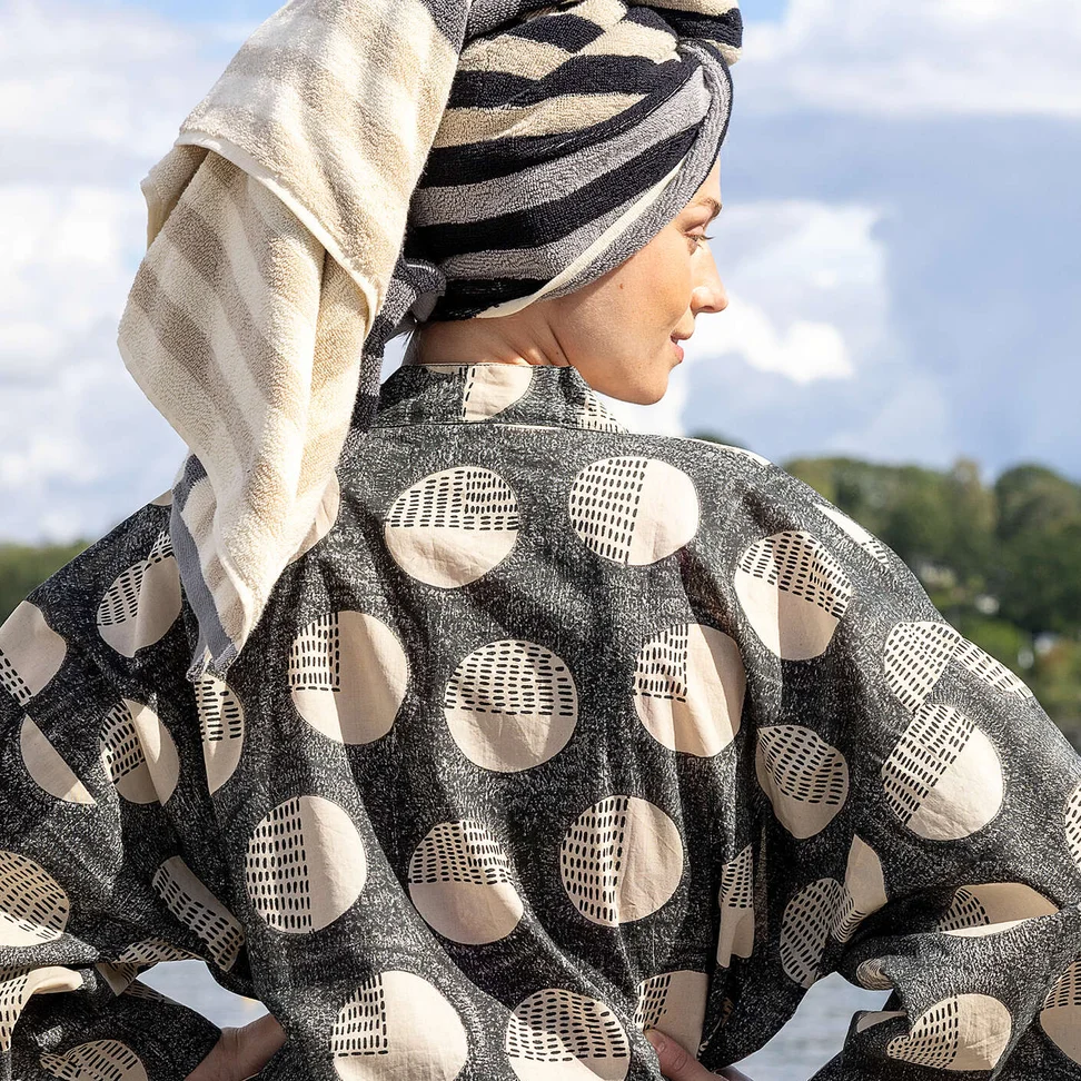 Suihkupyyhe "Sunset” ekopuuvillaa - musta