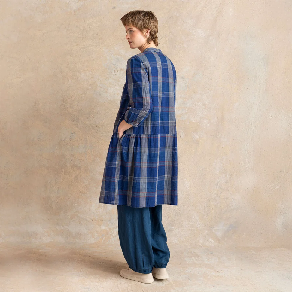 Vævet kjole "Nora" i økologisk bomuld - mørk indigo