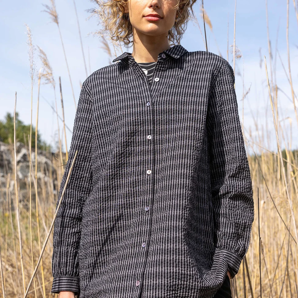 “Wavy” woven organic cotton shirt - black