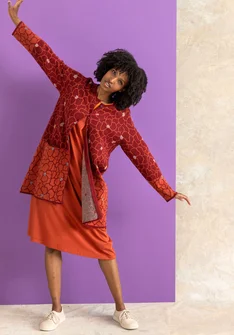 Pitkä neuletakki ”Theia” ekologista/kierrätettyä puuvillaa - krapinpunainen