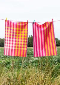 “Trellis” organic cotton tea towel - dark peony