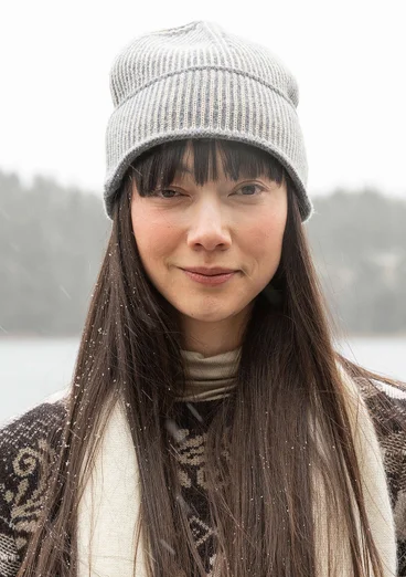 Hat in lambswool/organic and recycled cotton - graphite/dark natural