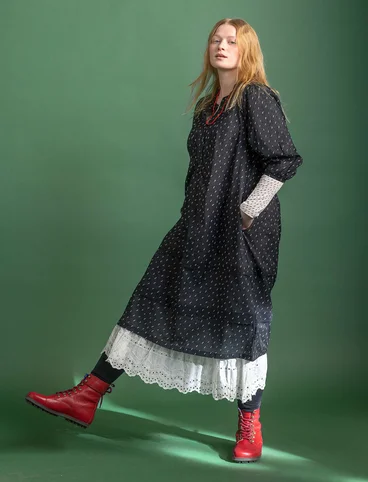 Vevd kjole «Blossom» i økologisk bomull - svart/mønstret