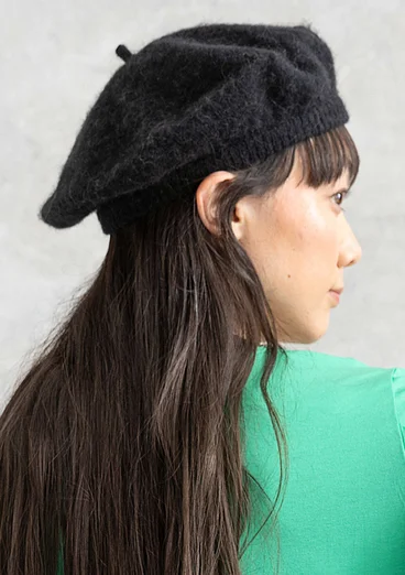 Knit beret in an alpaca blend - black