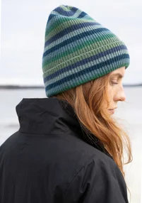 Recycled wool/lambswool beanie - light bottle green/striped