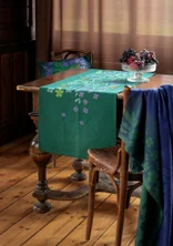 Chemin de table "Gnistra" en coton biologique - vert bouteille clair