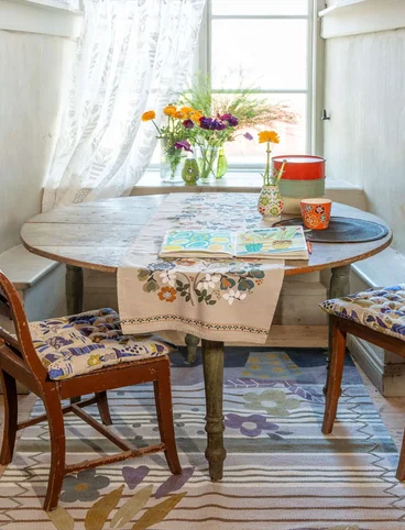 “Wild Rose” table runner in linen/cotton - ash grey