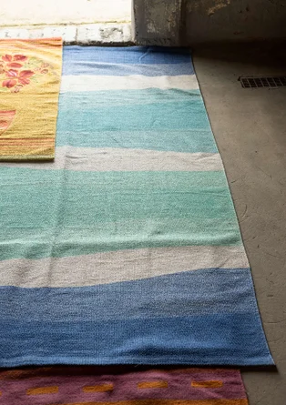 “Waves” rug in organic cotton - sea blue