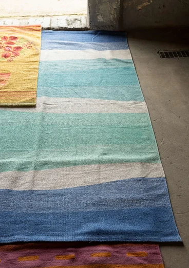 “Waves” rug in organic cotton - sea blue