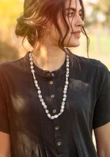 Halskette „Strandfynd“ aus Recycling-Glas/Recycling-Keramik - schwarz