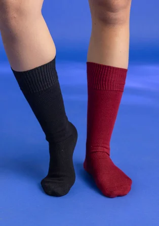 Solid-colour organic cotton knee-highs  - pomegranate