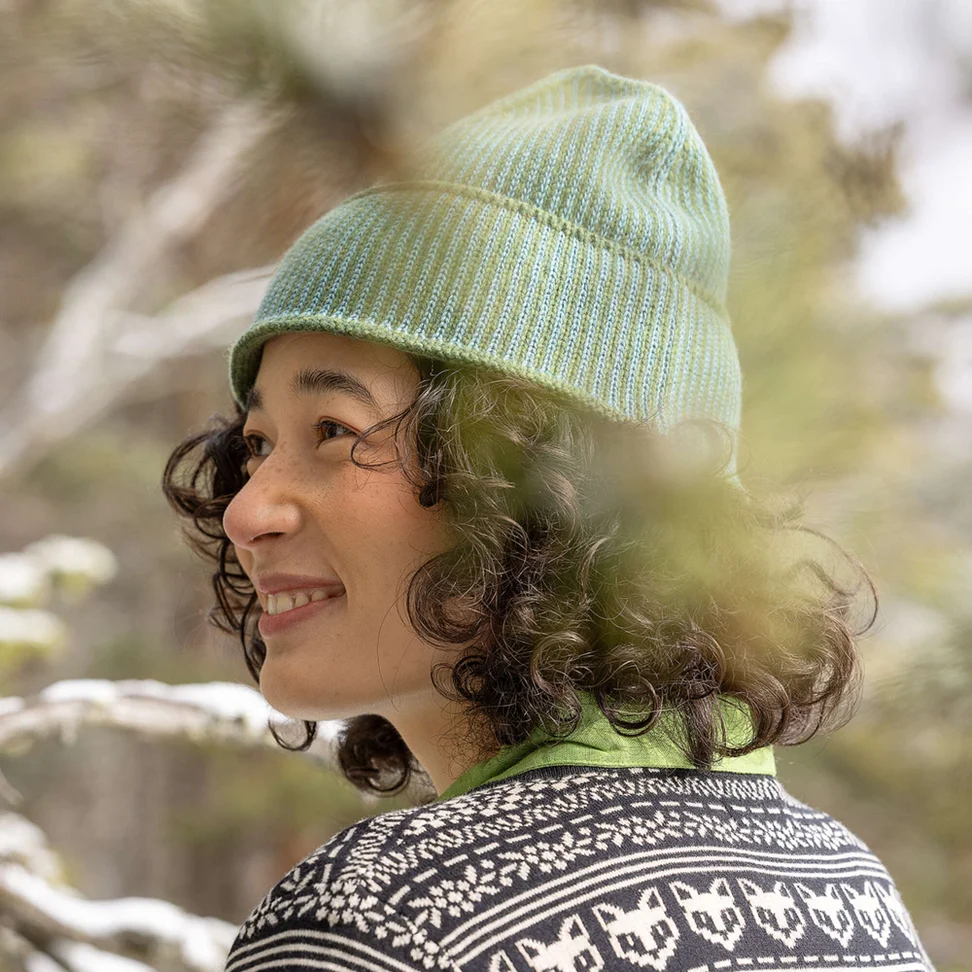 Hat in lambswool/organic and recycled cotton - grass green/verona green