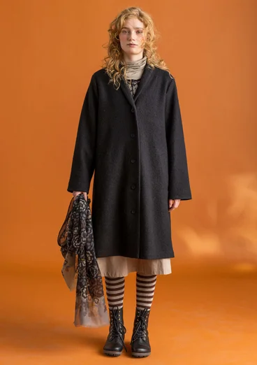 Coat in a wool blend - black