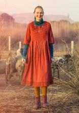 Vevd kjole «Strandfynd» i økologisk bomull - rust