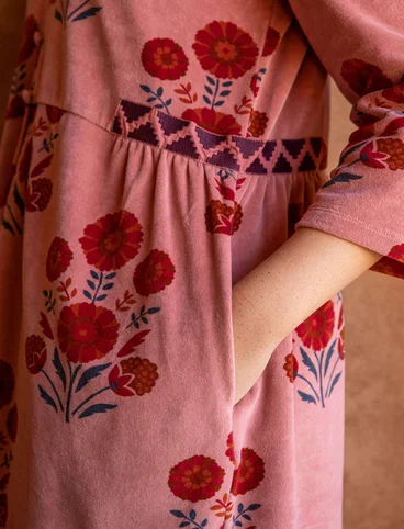 Velour kappklänning "Nila" i ekologisk bomull/återvunnen polyester - mörk lilja