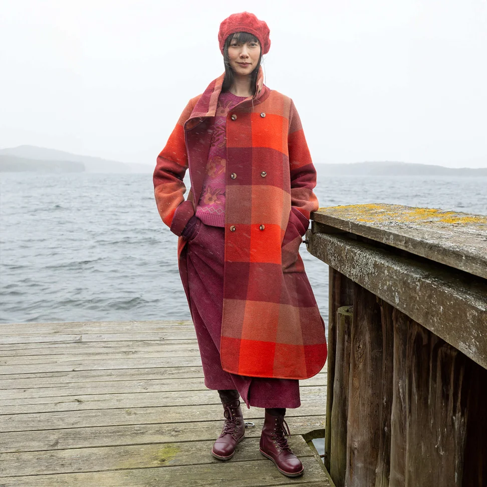 “Alberta” long coat in recycled wool/recycled polyester - rooibos/patterned
