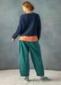 “Pavement” woven pants in organic cotton (rainforest green S)