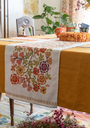 “Wild Rose” table runner in linen/cotton - henna