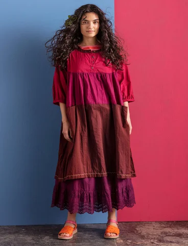 Vevd kjole «Desert» i økologisk bomull - mørk hibiskus