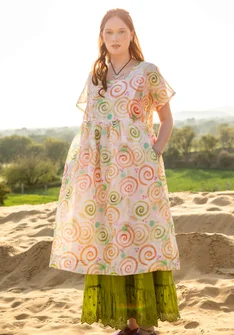 Vevd kjole «Cumulus» i bomull - lys sand