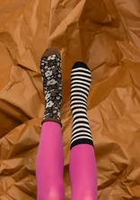 Chaussettes fleuries "Leah" en coton biologique - noir