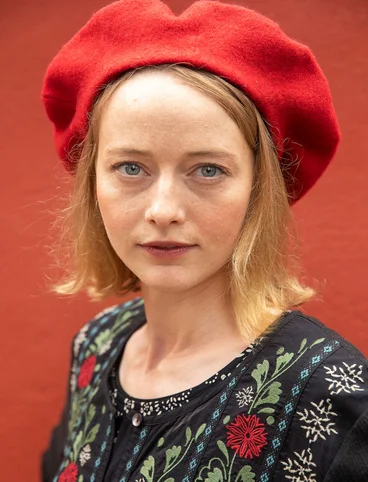 Knitted beret in felted organic wool - tomato