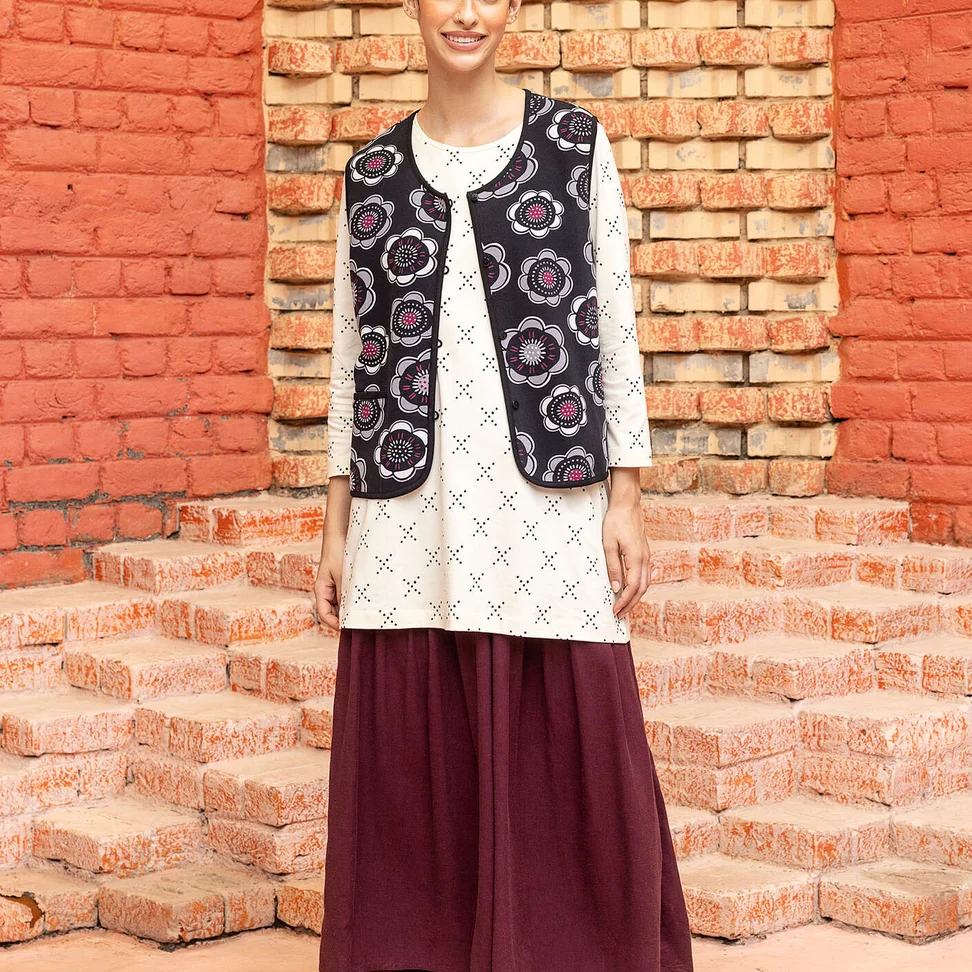 “Soho” jersey vest in organic cotton - black