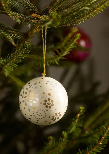 Boule de Noël en papier mâché - lait d'amande