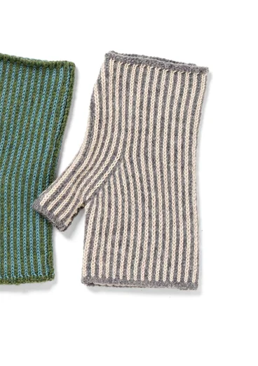 Fingerless gloves in lambswool/organic and recycled cotton - graphite/dark natural