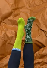Chaussettes fleuries "Leah" en coton biologique - vert bouteille clair