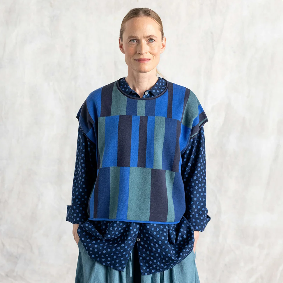 “Rut” knit vest in organic/recycled cotton - indigo blue/check
