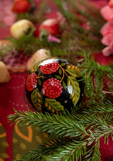 Boule de Noël "Gnistra" en papier mâché - coquelicot