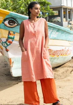 Vävd ärmlös klänning i lin - lilja