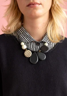 “Agnes” wooden bead necklace - black