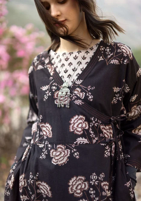 “Rose Hip” woven dress in organic cotton - black