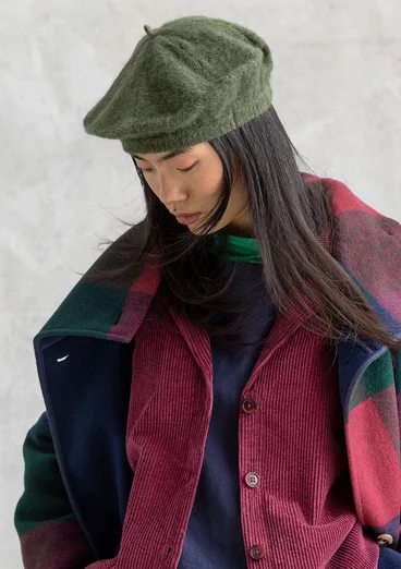 Knit beret in an alpaca blend - pine/melange