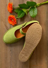 Chaussures à bride “Earth” en nubuck - asperge