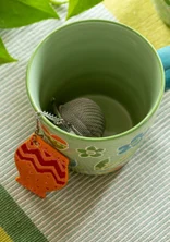 “Flower pots” ceramic/metal tea strainer - henna