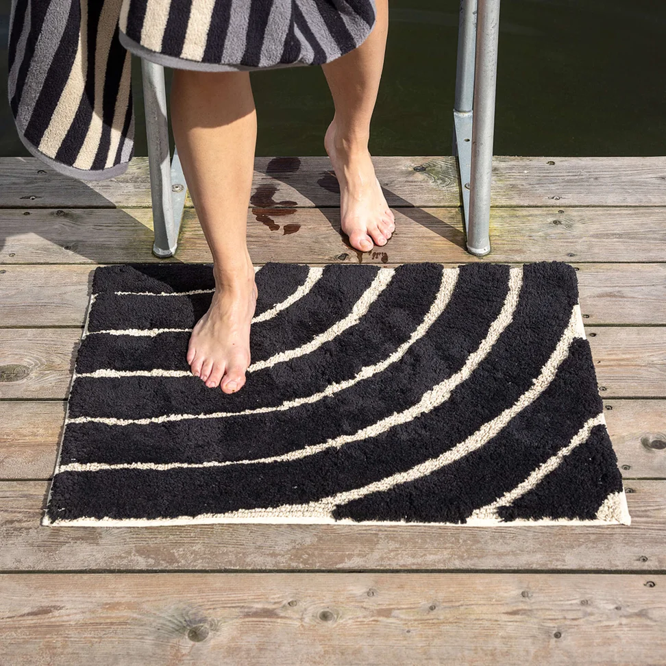 Badrumsmatta "After rain" i ekologisk bomull - svart