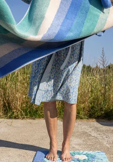 Drap de douche "Waves" en coton biologique - bleu océan