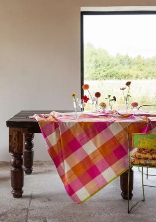 ��“Trellis” tablecloth in organic cotton - dark peony