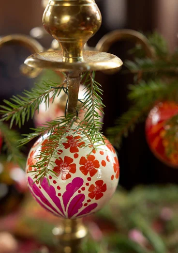 Boule de Noël "Gnistra" en papier mâché - cerise