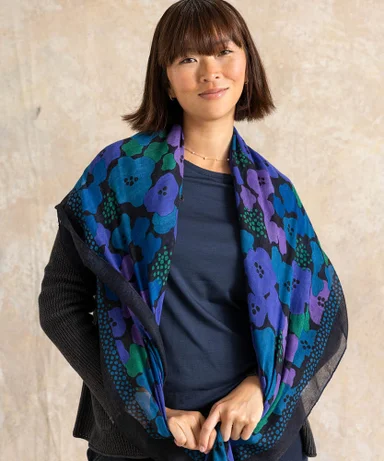 A woman with a patterned shawl from Gudrun Sjödén around her shoulders.
