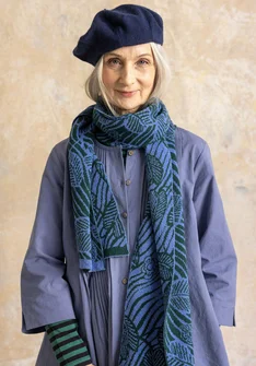 “Gul Näckros” knit scarf in lambswool/recycled wool blend - dark green