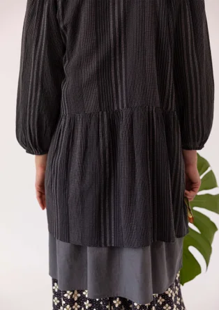 “Thea” woven artist’s blouse in organic cotton dobby - black