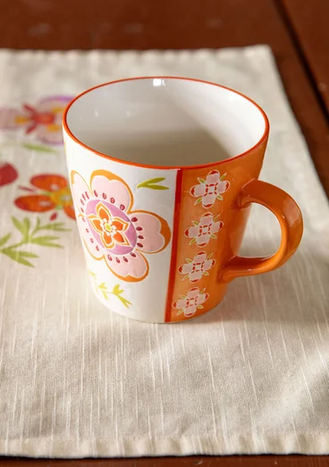 Tasse „Petals“ aus Keramik - hellsand