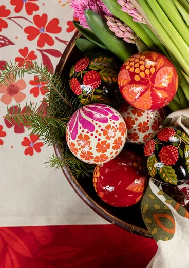 Boule de Noël "Gnistra" en papier mâché - cerise